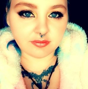 Meet your Posher, Tonie